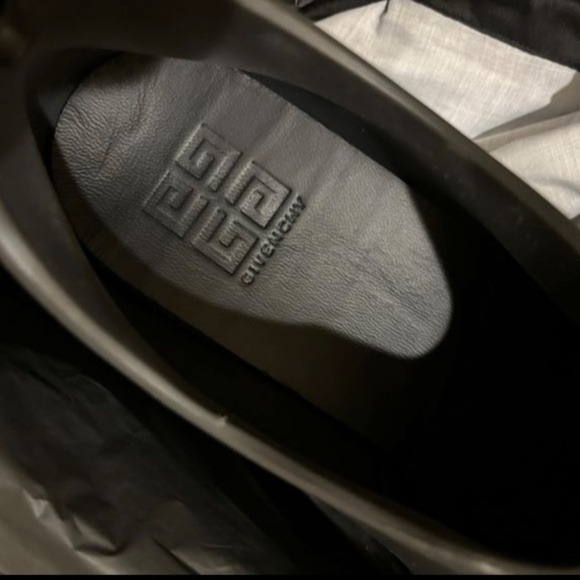 Givenchy monumentals - Picture 2 of 5